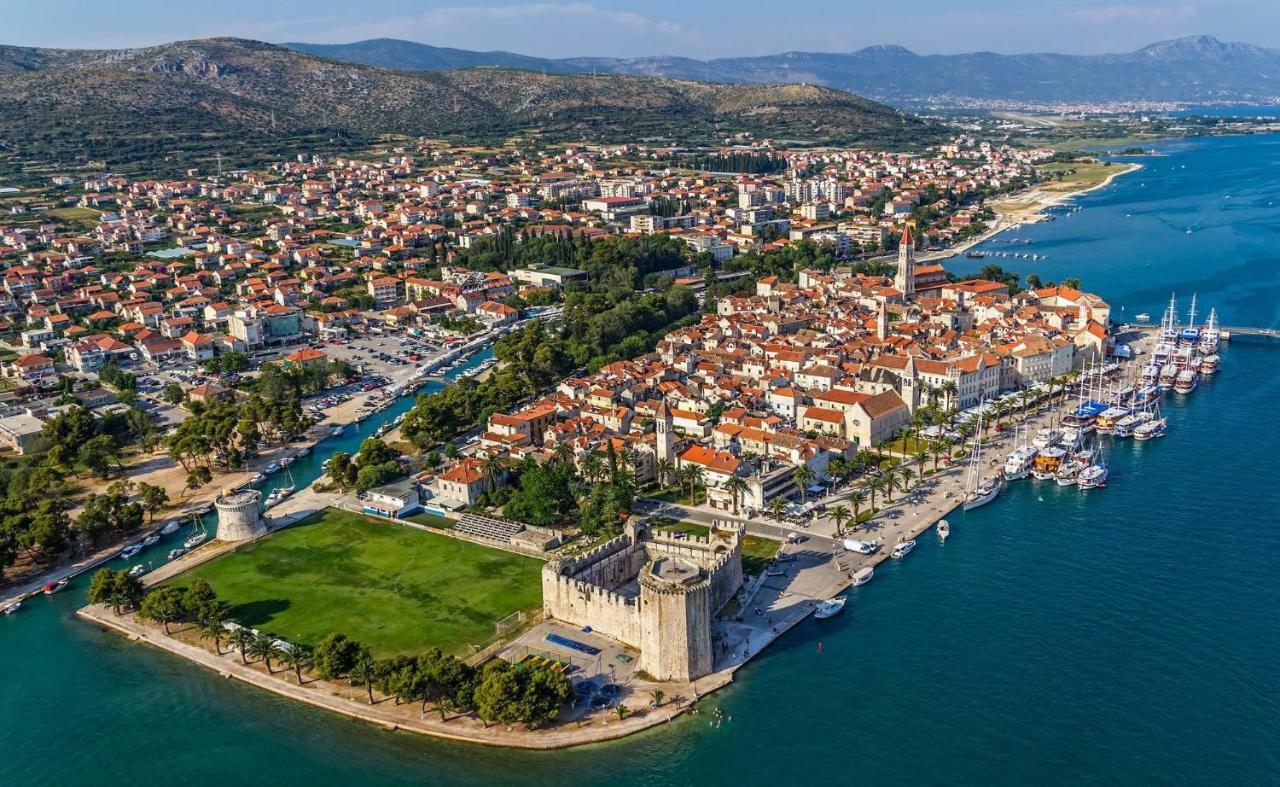 Apartment Ferias Trogir Exterior photo