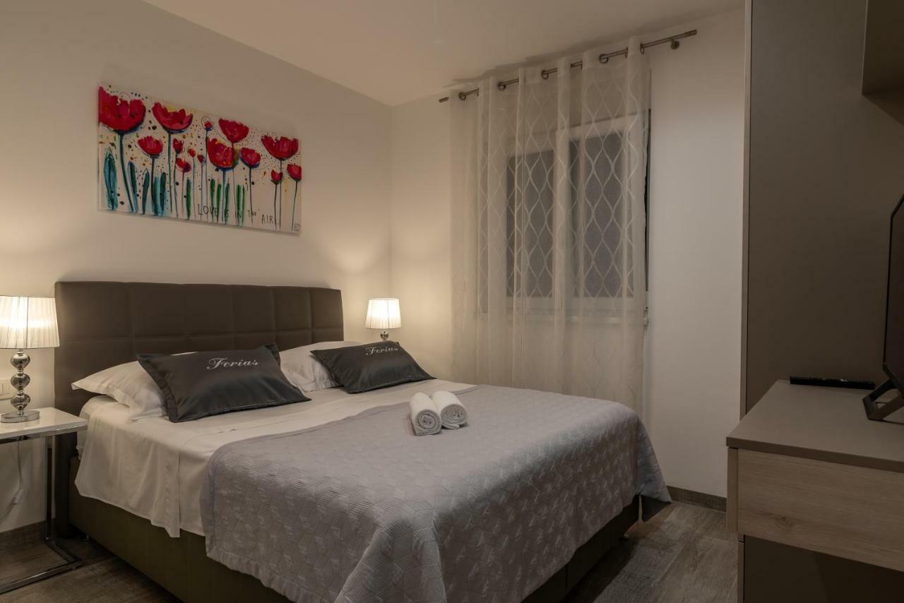 Apartment Ferias Trogir Exterior photo